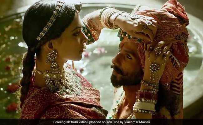 #PadmavatiTrailer: ऋतिक रोशन से आलिया भट्ट तक, जानें 'पद्मावती' पर स्टार्स का ट्विटर रिएक्शन