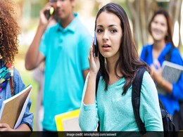 सावधान! कोई आपको फोन करके ऐसा गलत काम तो नहीं कर रहा सावधान! कोई आपको फोन करके ऐसा गलत काम तो नहीं कर रहा