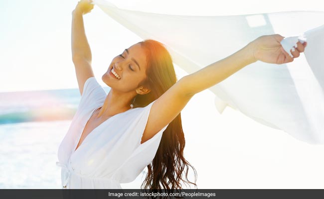 What's Causing Those Pit Stains & How To Get Rid Of Them?