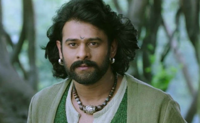 Baahubali के फैंस के लिए Good News, बॉलीवुड में रोमांटिक फिल्म से एंट्री करेंगे Prabhas