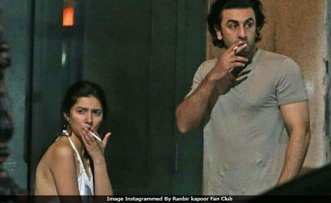 रणबीर कपूर की एक्स-गर्लफ्रेंड के गाने पर थिरकीं माहिरा खान, VIDEO VIRAL