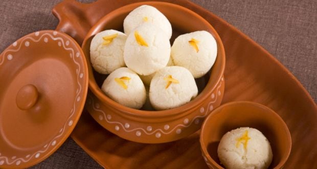 Diwali Special 2025: घर पर बनाएं बाजार में मिलने वाला मुलायम और टेस्टी स्पंज रसगुल्ला Diwali Special 2025: घर पर बनाएं बाजार में मिलने वाला मुलायम और टेस्टी स्पंज रसगुल्ला