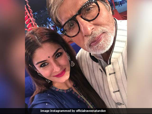 Raveena Tandon Posts An Adorable Selfie With <i>Bade Miyan</i> Amitabh Bachchan