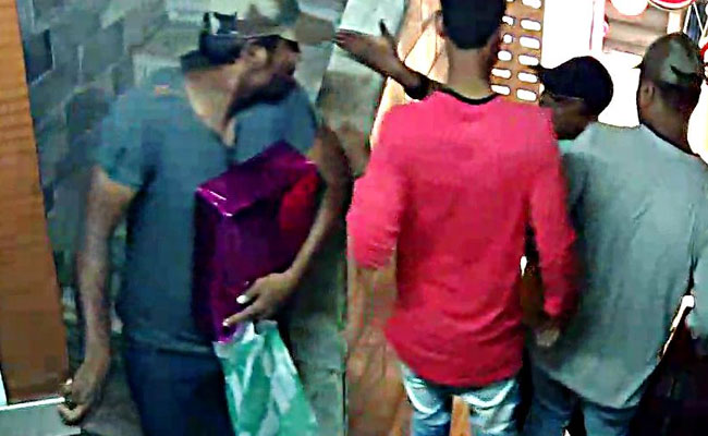 वाशी में हथियार के बल पर दिनदहाड़े 2 करोड़ 9 लाख रुपये की डकैती