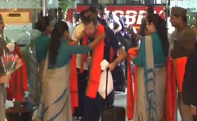 कानपुर में टीम इंडिया का हुआ 'भगवा' स्‍वागत, बनारसी पान की भी की गई व्‍यवस्‍था