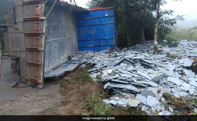 महाराष्ट्र के सांगली में बड़ा हादसा, ट्रक पलटने से 11 मजदूरों की मौत