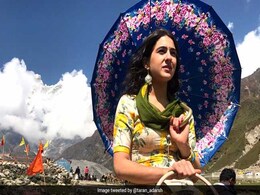 'केदारनाथ' के First Look में छाईं सारा अली खान, फोटो से गायब हैं लीड हीरो 'केदारनाथ' के First Look में छाईं सारा अली खान, फोटो से गायब हैं लीड हीरो