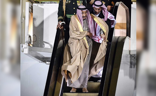 Watch: Saudi King's Gold Escalator Stops Midway. Then This