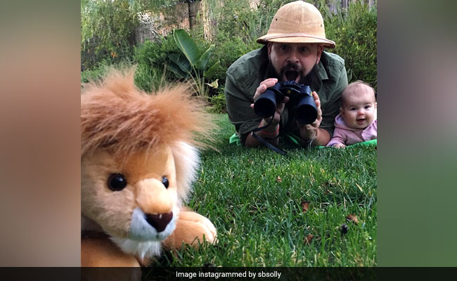This Dad's Hilarious Pics With His Daughter Will Make Your Day