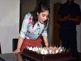 Photos: 17 साल की हुई ‘दंगल गर्ल’, इस तरह मनाया अपना जन्मदिन Photos: 17 साल की हुई ‘दंगल गर्ल’, इस तरह मनाया अपना जन्मदिन