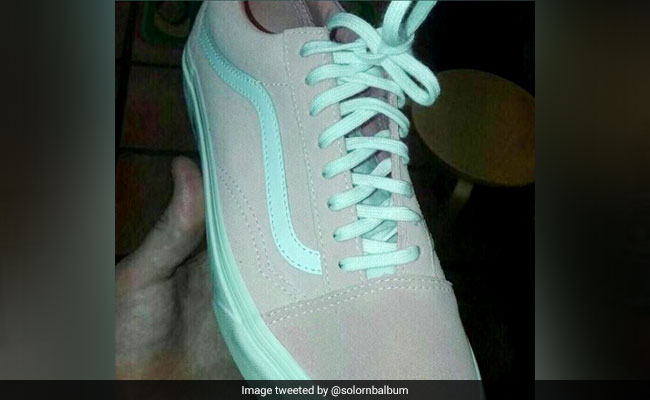 What Colors Are The Shoes? Blue & Gray Or Pink & White? The Internet Is  Freaking Out All Over Again