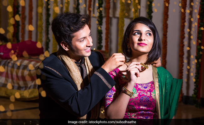 फेसबुक पर दीवाली शॉपिंग की फोटो डालने जा रहे हैं तो हो जाएं सावधान