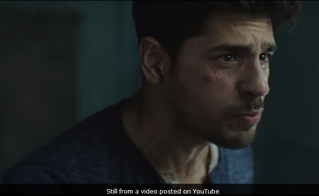 <i>Ittefaq</i> Trailer: Are Sidharth Malhotra, Sonakshi Sinha Killers? Akshaye Khanna Is On The Job