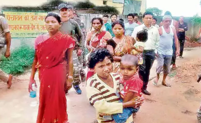 झारखंड : भूख से दम तोड़ने वाली बच्ची की मां पर गांव वालों ने भी ढाया सितम, पुलिस ने दी सुरक्षा