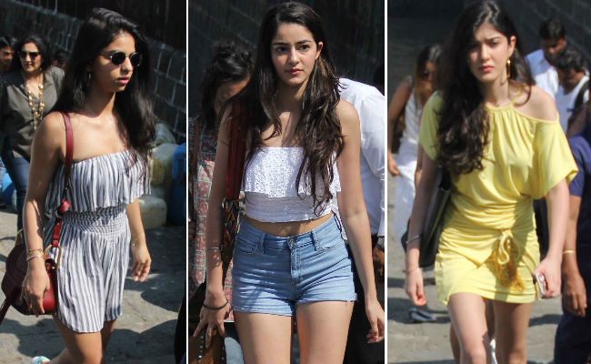 Suhana Khan And Friends Steal Shah Rukh-Gauri's Thunder
