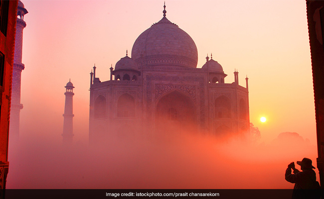 ताजमहल के पास पार्किंग पर विवाद : सुप्रीम कोर्ट ने यथास्थिति बनाए रखने के दिए निर्देश