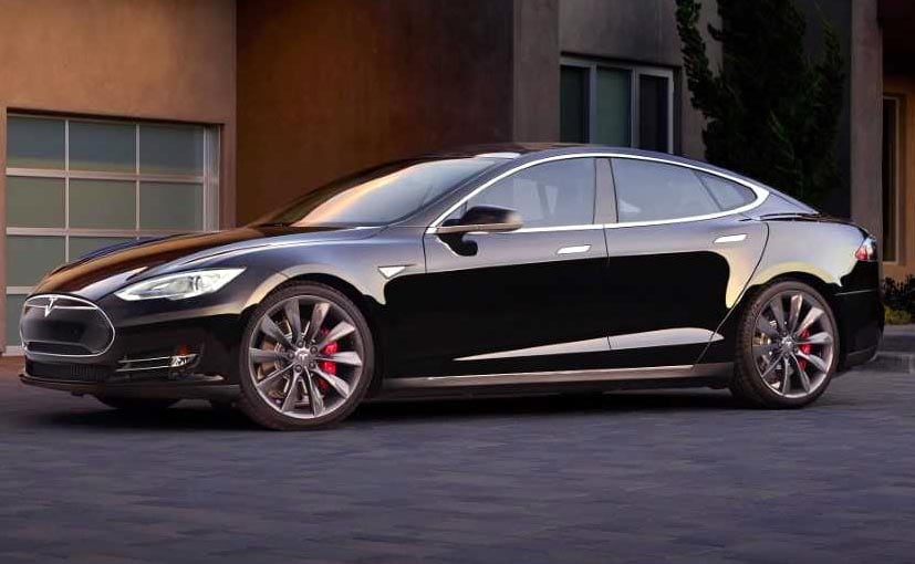 El informe afirma que el joven de 18 años conducía el Tesla Model S a 112 mph en una zona de velocidad de 50 mph
