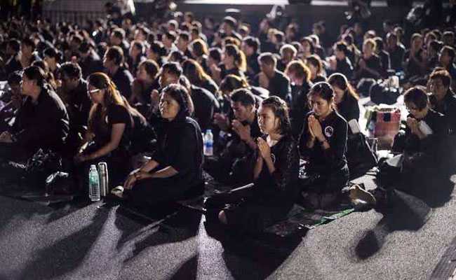 Tourists Bemused As Bangkok Sobers Up For Thai King Bhumibol Adyulej's Funeral