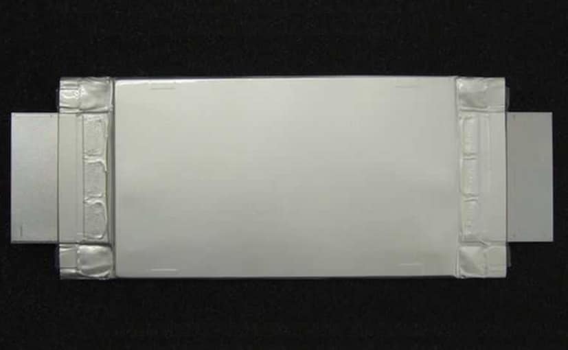 The new battery offers high- energy density and the ultra-rapid recharging required for automotive applications, and will give a compact electric vehicle (EV) with a drive range of 320km after only 6 minutes of ultra-rapid rechargingthree times the distance possible with current lithium-ion batteries.
