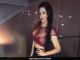 फिर सुर्खियों में आईं संजय दत्त की बेटी, Viral Photo में ग्लैमरस लुक में दिखीं फिर सुर्खियों में आईं संजय दत्त की बेटी, Viral Photo में ग्लैमरस लुक में दिखीं
