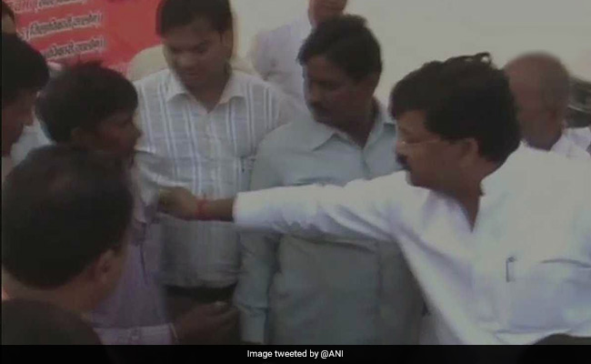 फसल गाड़ियों से रौंदने के बाद बोले योगी के मंत्री- सरकार किसानों को लेकर बेहद संवेदनशील है