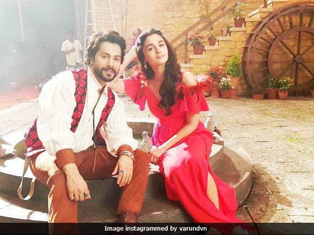 Varun Dhawan And Alia Bhatt Xxx Video - Varun Dhawan And Alia Bhatt Are Back Together On Sets. A Film? An Ad? Find  Out Here