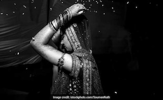 Why Do Newly-Wed Brides Throw Rice During Their Vidai?