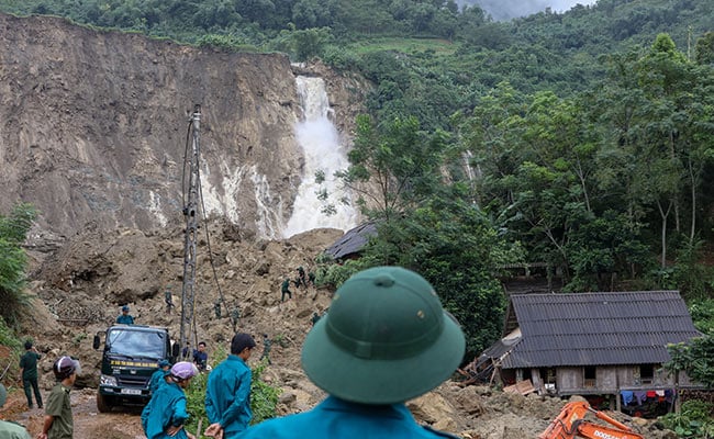 Three Dead, Search On Missing 11 After Landslide At Malaysia Construction Site