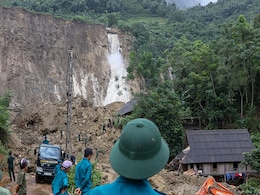 Three Dead, Search On Missing 11 After Landslide At Malaysia Construction Site Three Dead, Search On Missing 11 After Landslide At Malaysia Construction Site
