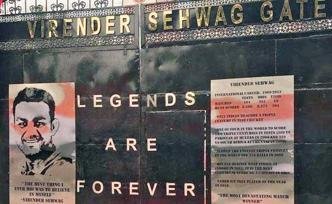 पूर्व ओपनर वीरेंद्र सहवाग पर किया गया कोटला स्‍टेडियम के गेट नंबर 2 का नामकरण