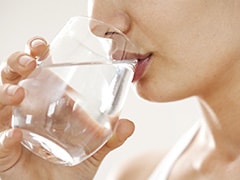 Drinking Water On An Empty Stomach? कितना सुरक्षित है सुबह खाली पेट पानी पीना? जानें इससे होने वाले 5 फायदे...