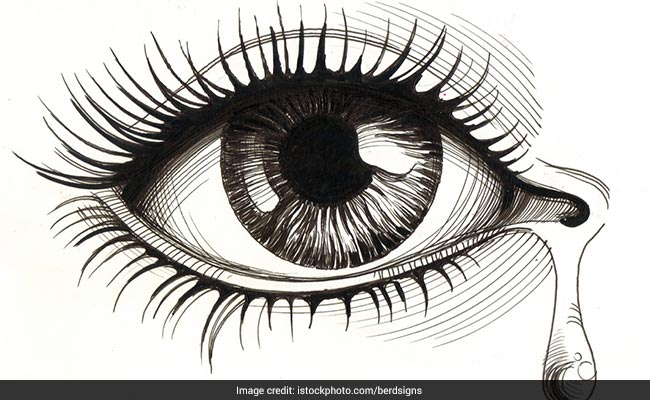 The Dangers of Eyeball Tattoos: Risks, Legalities, and Safer