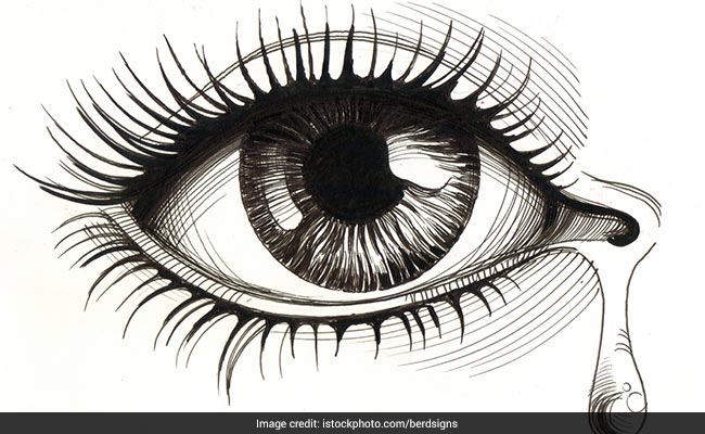 Model's eye tattoo goes horribly wrong | PersonalEYES