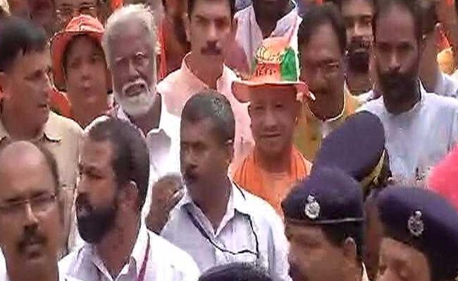 केरल : अमित शाह की 'जन रक्षा यात्रा' में योगी आदित्यनाथ ने लिया हिस्सा