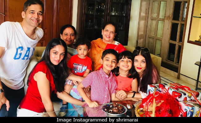 Viral: Aishwarya Rai Bachchan And Aaradhya Complete This Family Photo