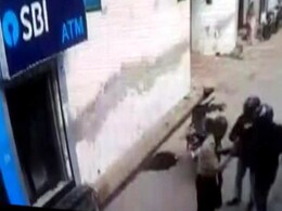 दिल्ली: गोली चलाते रहे बदमाश लेकिन गार्ड ने लूटपाट की कोशिश को किया नाकाम दिल्ली: गोली चलाते रहे बदमाश लेकिन गार्ड ने लूटपाट की कोशिश को किया नाकाम