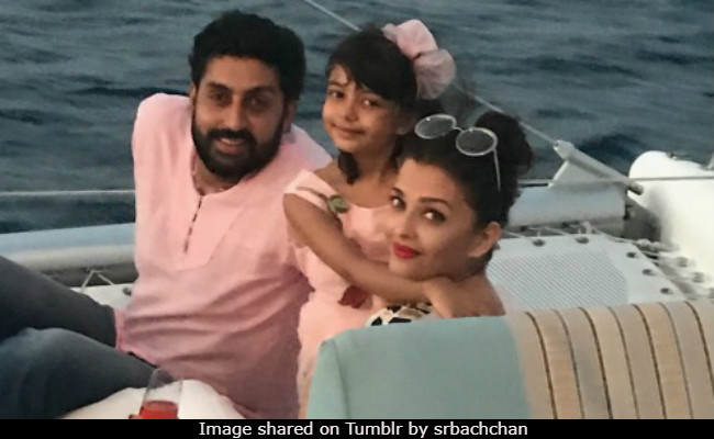 This Pic Of Aaradhya, Aishwarya And Abhishek Bachchan Is Going Viral