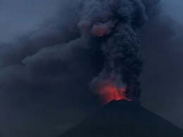 Bali Volcano Threatening To Blow Its Top, Airport Closed Again Bali Volcano Threatening To Blow Its Top, Airport Closed Again