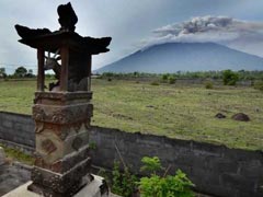 Bali Airport Re-opens Today, Volcano's Ash Now Shifts Direction