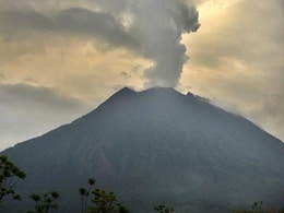 Indonesia Closes International Airport For Volcanic Ash Indonesia Closes International Airport For Volcanic Ash