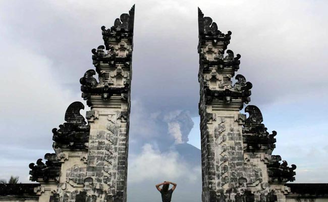 Bali Volcano: Indonesia Says 40,000 Evacuated From Areas Near Mount Agung