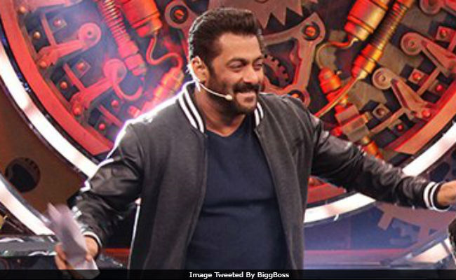 <i>Bigg Boss 11</i>, November 18: Deepika Padukone, Sunny Leone Are Salman Khan's Guests. Excited Much?