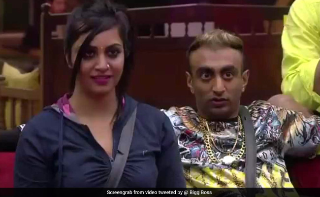 <i>Bigg Boss 11</i>, November 10, Written Update: Akash Dadlani, Arshi Khan Win The Garnier Task, Jump Into The Pool