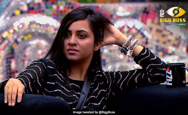 Bigg Boss 11, Written Update, November 30: Arshi Khan Spends Her Birthday In The Kaalkothri