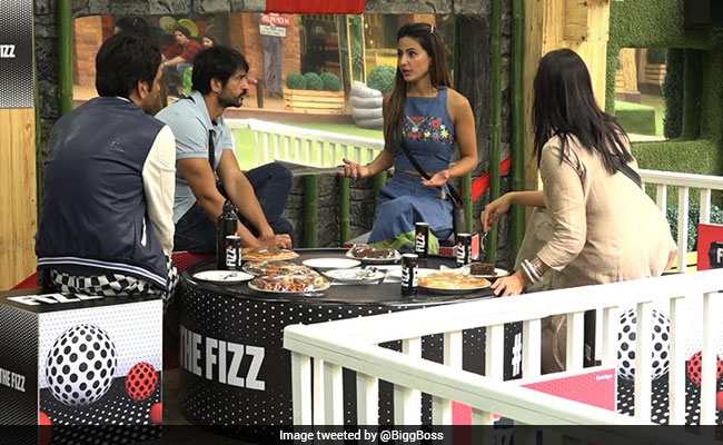 Bigg Boss 11 : मास्टरमाइंड विकास के चक्रव्यूह में फंसी हिना खान, हितेन और अर्शी करेंगे वार