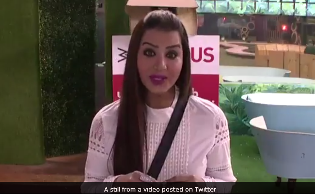 <i>Bigg Boss 11</i>, November 5, Written Update: Shilpa Shinde Reveals A 'Big Secret,' Gets Safe In Next Week