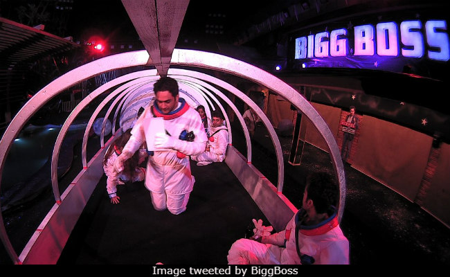 <I>Bigg Boss 11</i>, November 8: Housemates Cheat In The Rocket Task. Time For Punishment