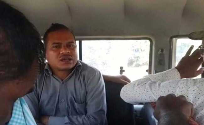 पुलिस कर्मी पांच हजार रुपये की रिश्वत लेते हुए रंगेहाथों गिरफ्तार