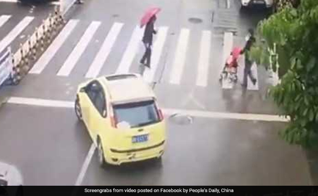 Car Blocks Traffic So Elderly Woman Can Cross Road. Video Is Heartwarming