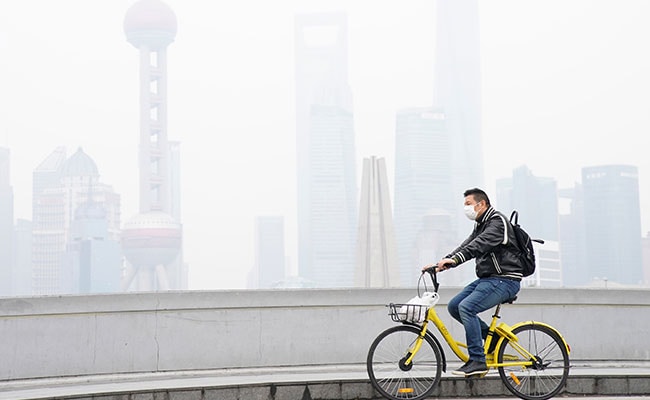 Man Plans To Tackle Beijing Smog With Hand-Held Fans